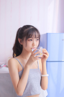 一件一件的剥掉她的衣服